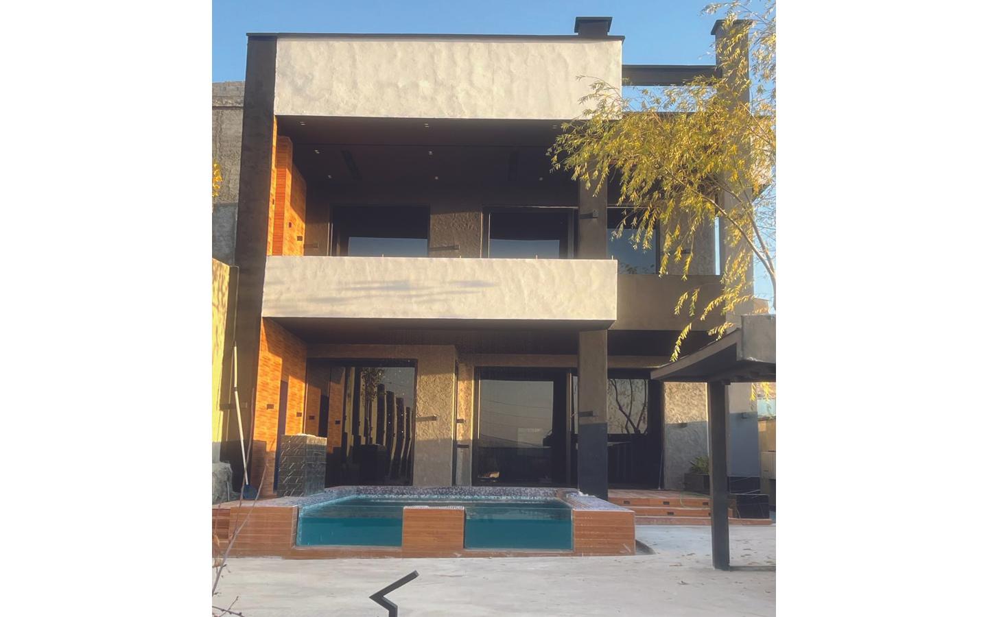 عمارت گارنت پنج خواب لوکس با استخر تابستانه