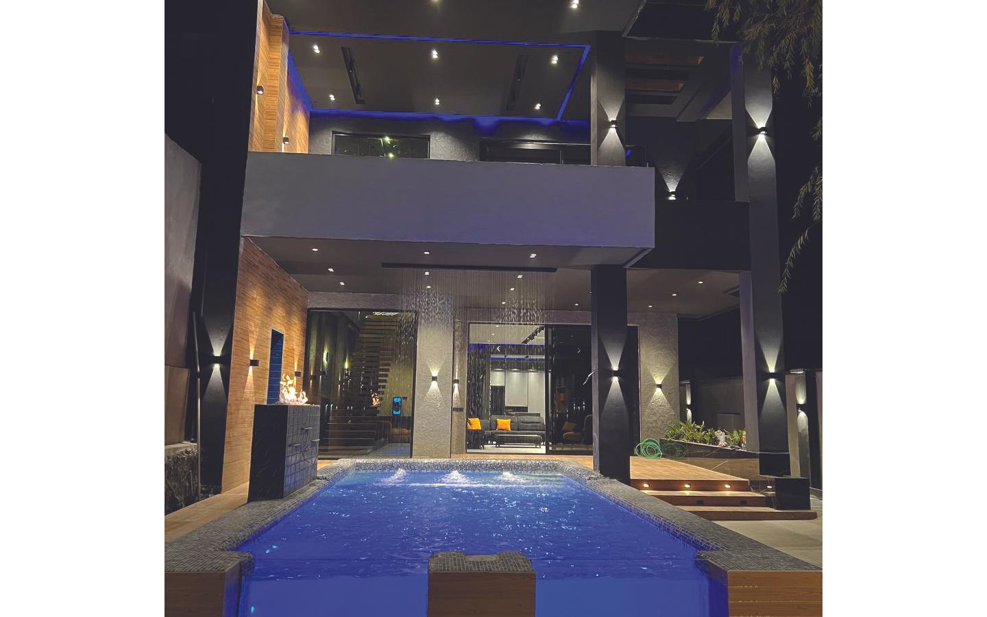 عمارت گارنت پنج خواب لوکس با استخر تابستانه