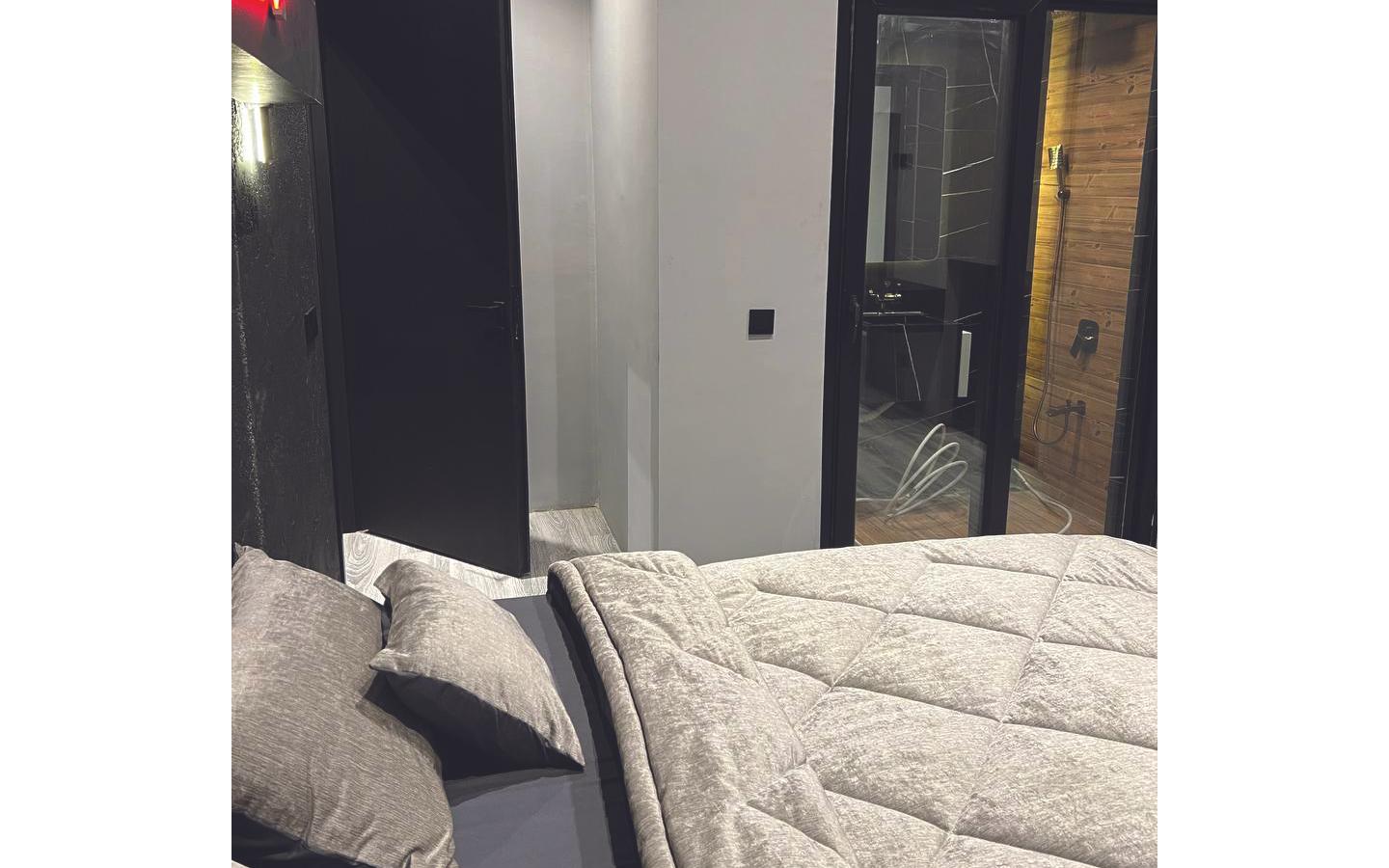 عمارت گارنت پنج خواب لوکس با استخر تابستانه