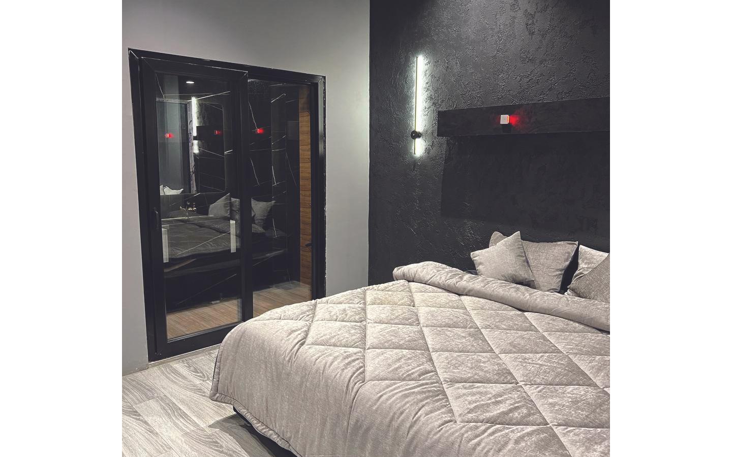 عمارت گارنت پنج خواب لوکس با استخر تابستانه