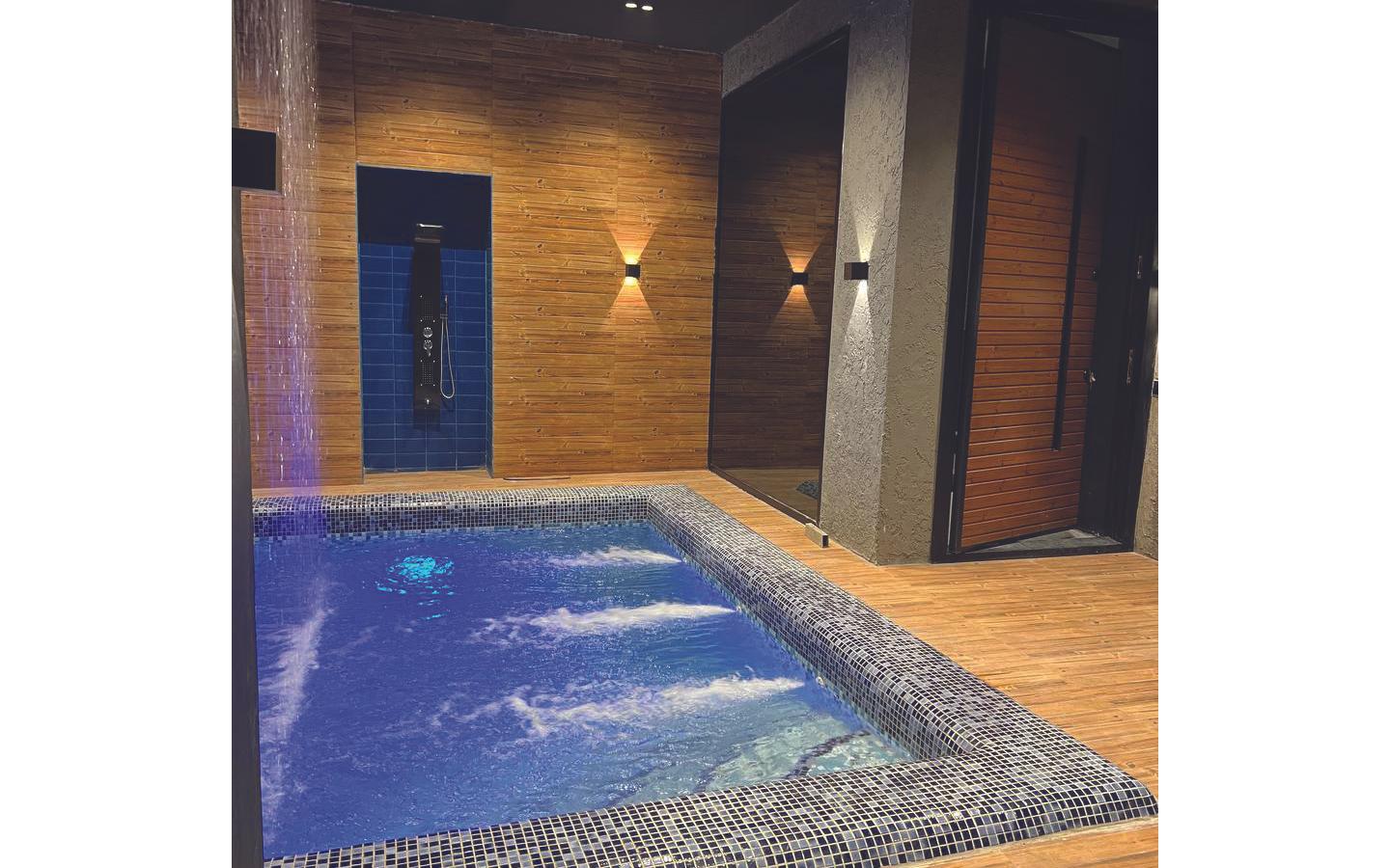 عمارت گارنت پنج خواب لوکس با استخر تابستانه