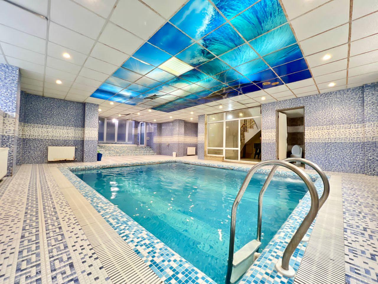 عمارت سه خوابه لوکس با استخر سرپوشیده کردان