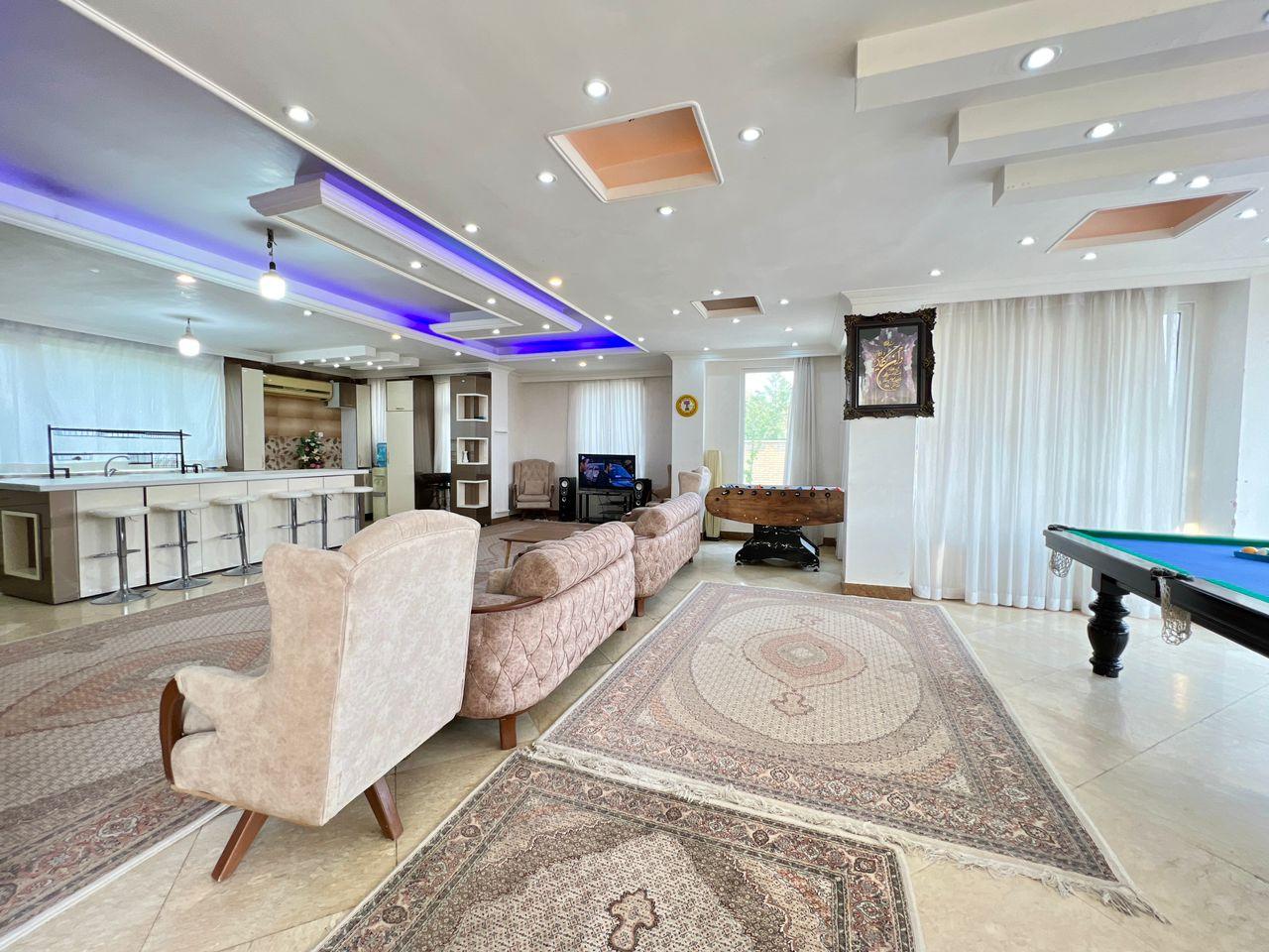 عمارت سه خوابه لوکس با استخر سرپوشیده کردان