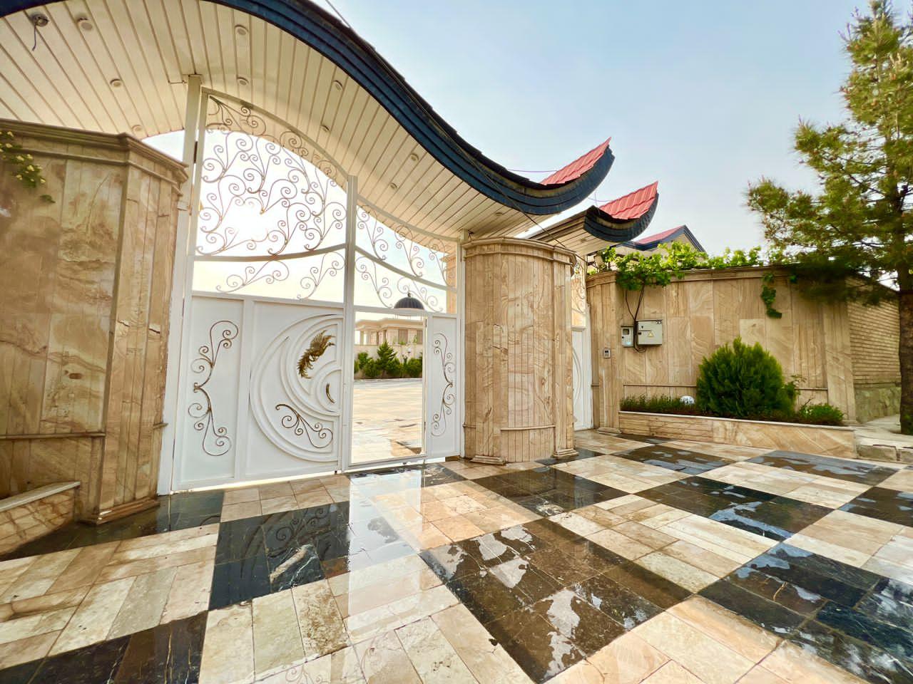 عمارت سه خوابه لوکس با استخر سرپوشیده کردان