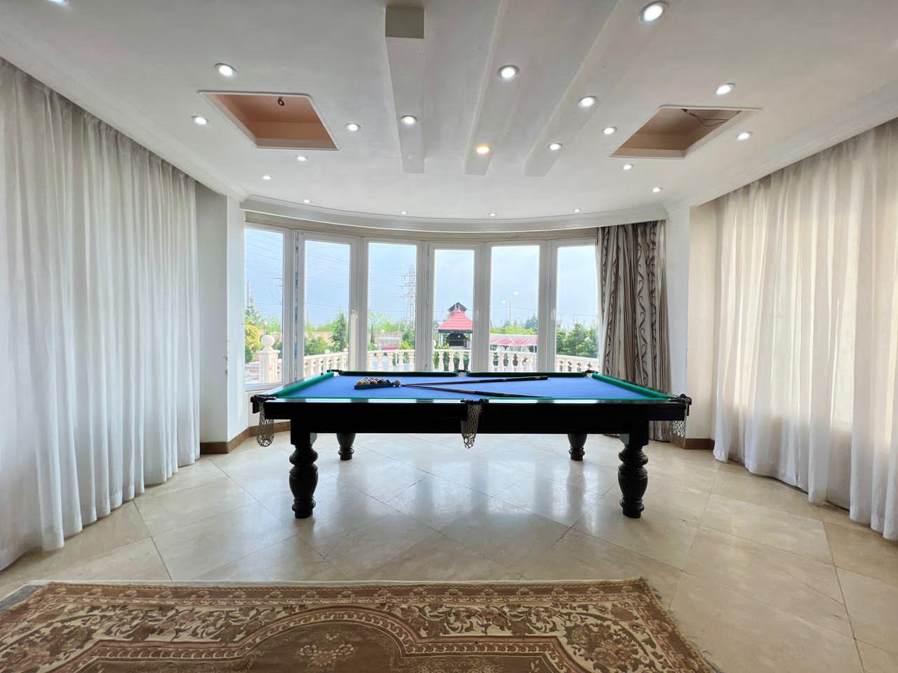 عمارت سه خوابه لوکس با استخر سرپوشیده کردان