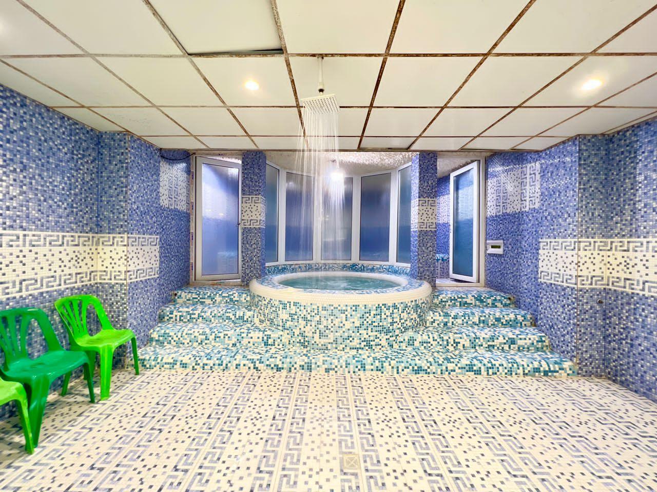 عمارت سه خوابه لوکس با استخر سرپوشیده کردان