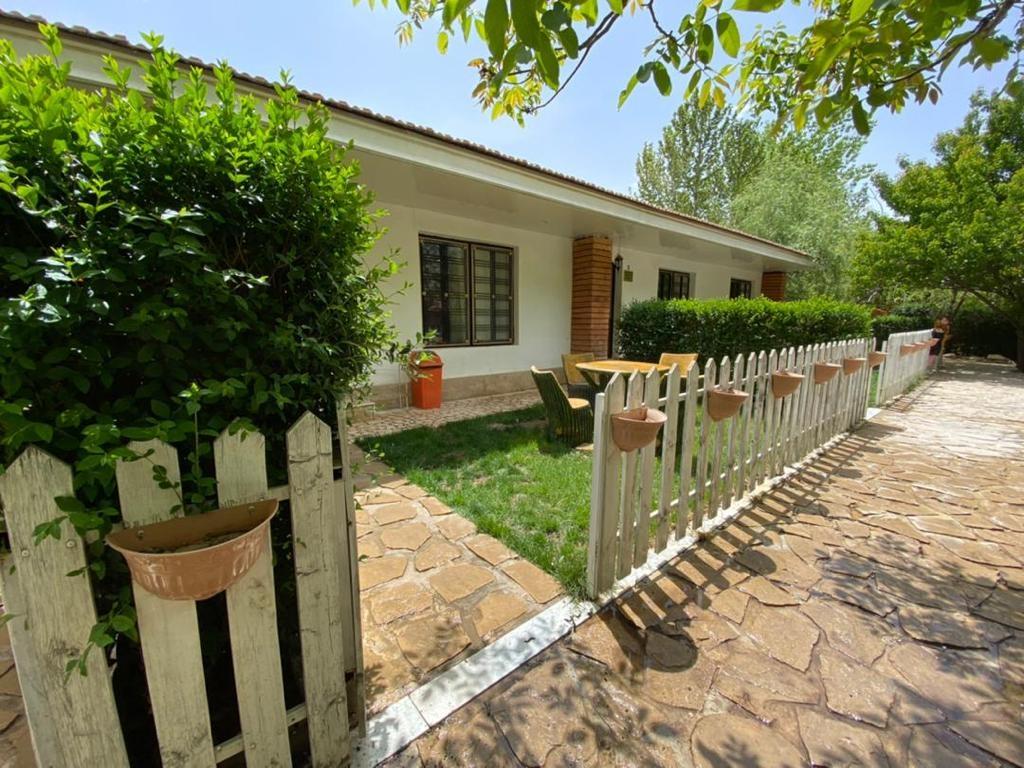 ویلا استخر و جکوزی دار اطراف شیراز