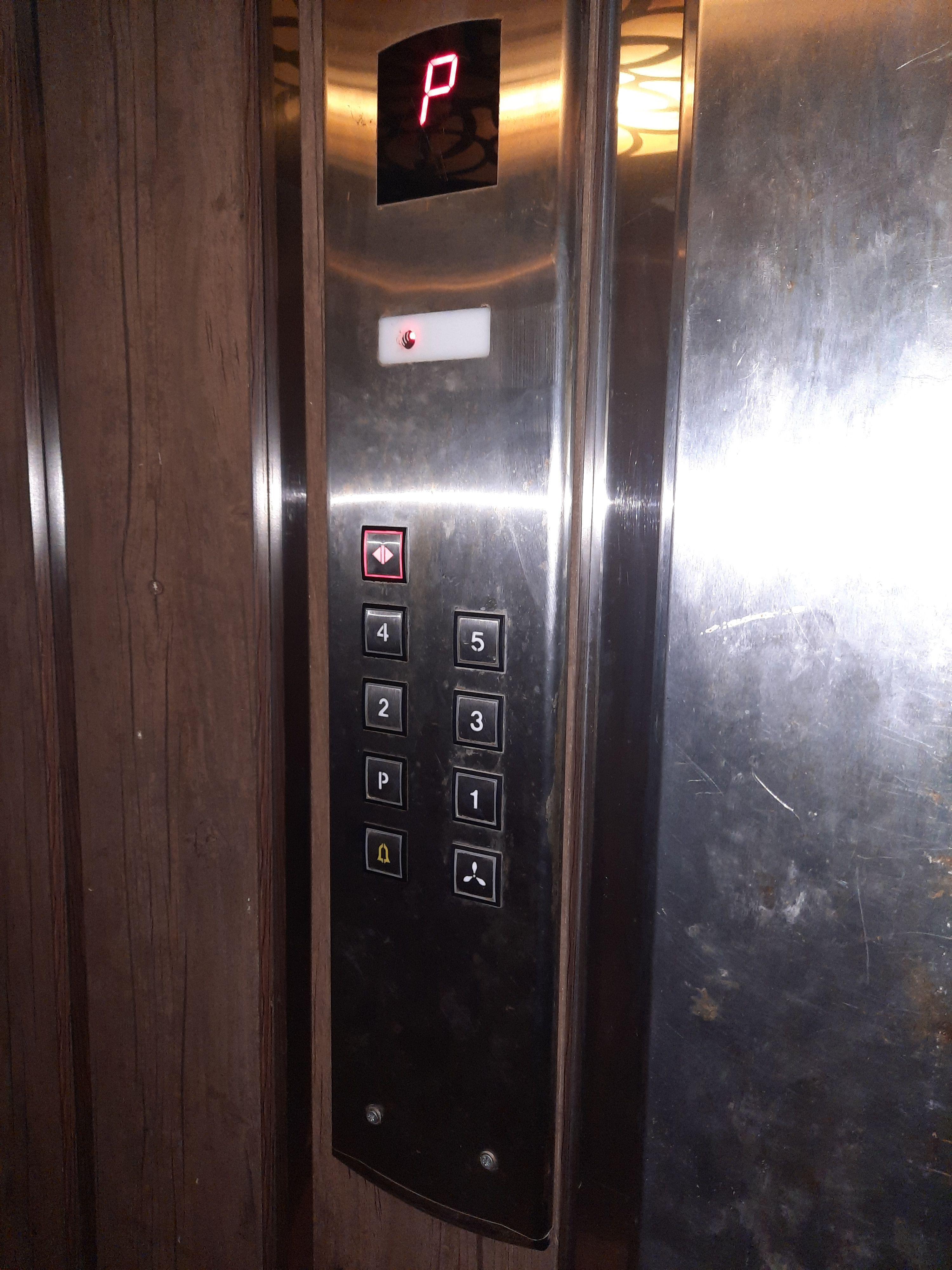 واحد تک خوابه تراس دار دید دریا