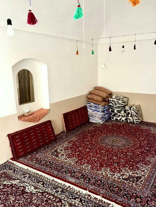 اقامتگاه بومگردی کویر راویج سه قلعه