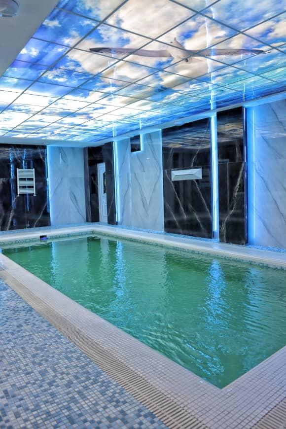 عمارت طلایی استخردار در زیباکنار