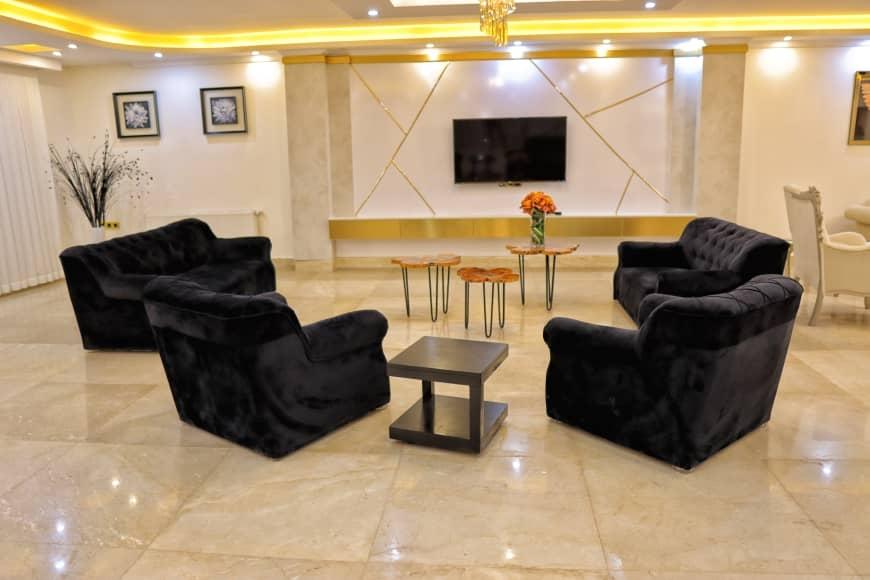 عمارت طلایی استخردار در زیباکنار