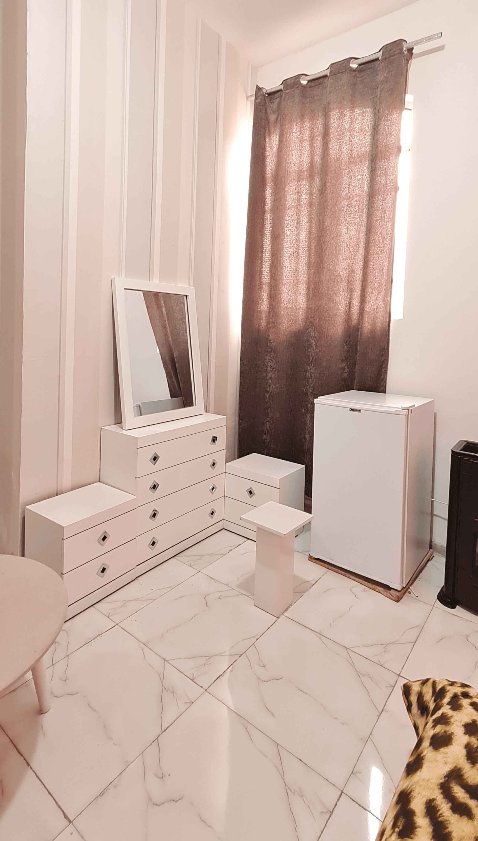 اجاره روزانه سوئیت نوساز نزدیک به دریاچه چیتگر