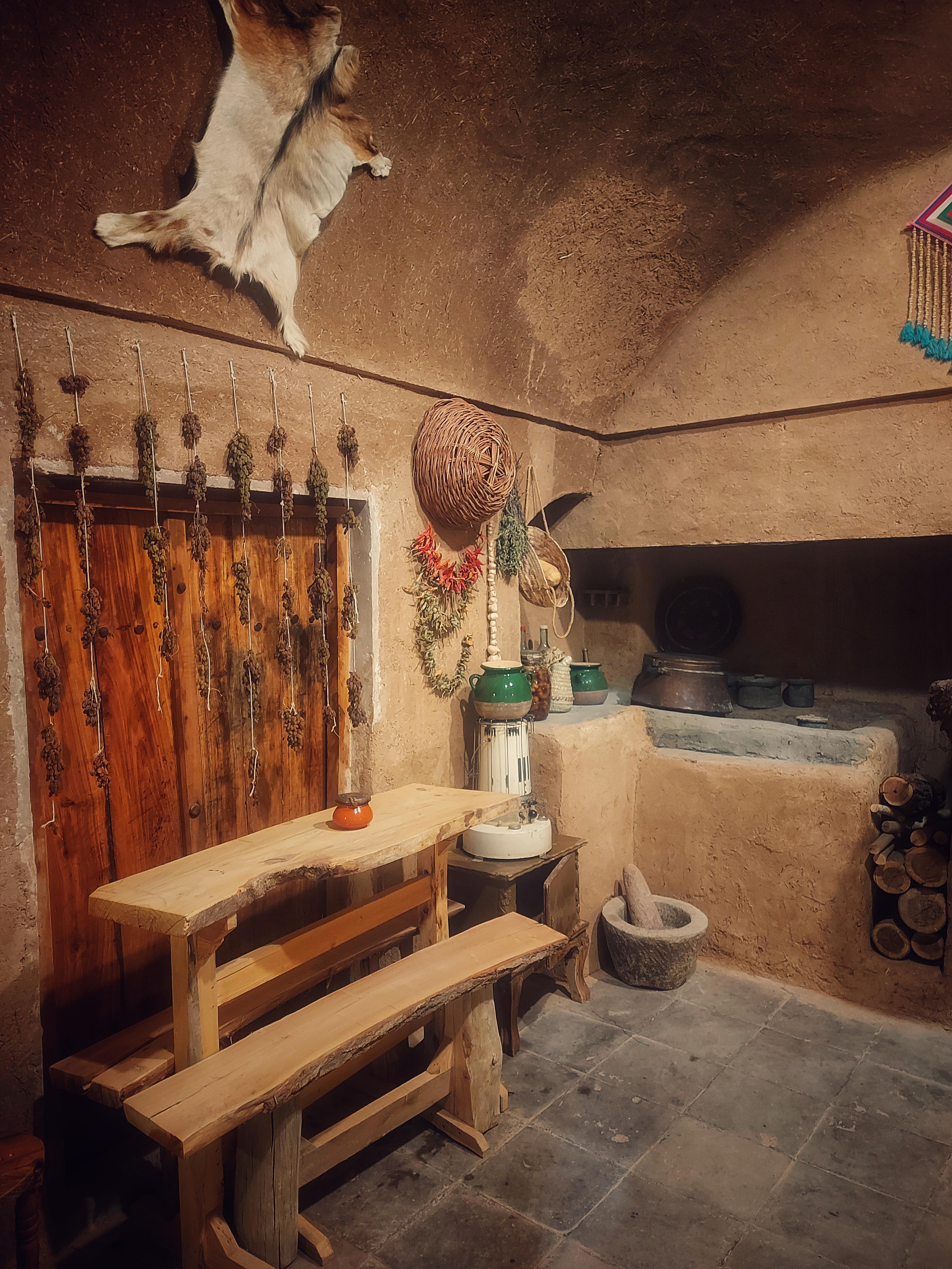 اقامتگاه بوم گردی صد طاقچه تودشک