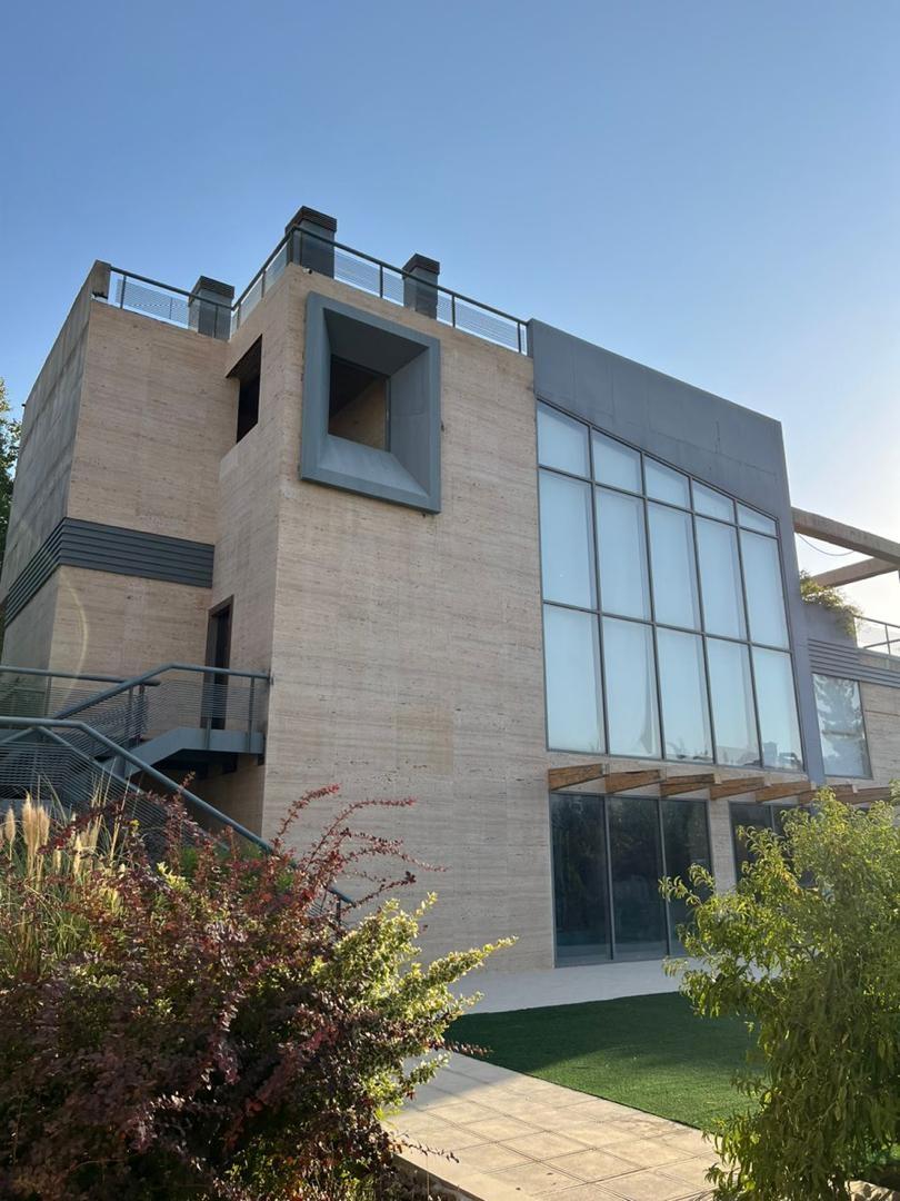 ویلای مدرن و لاکچری در شهرک صدرا