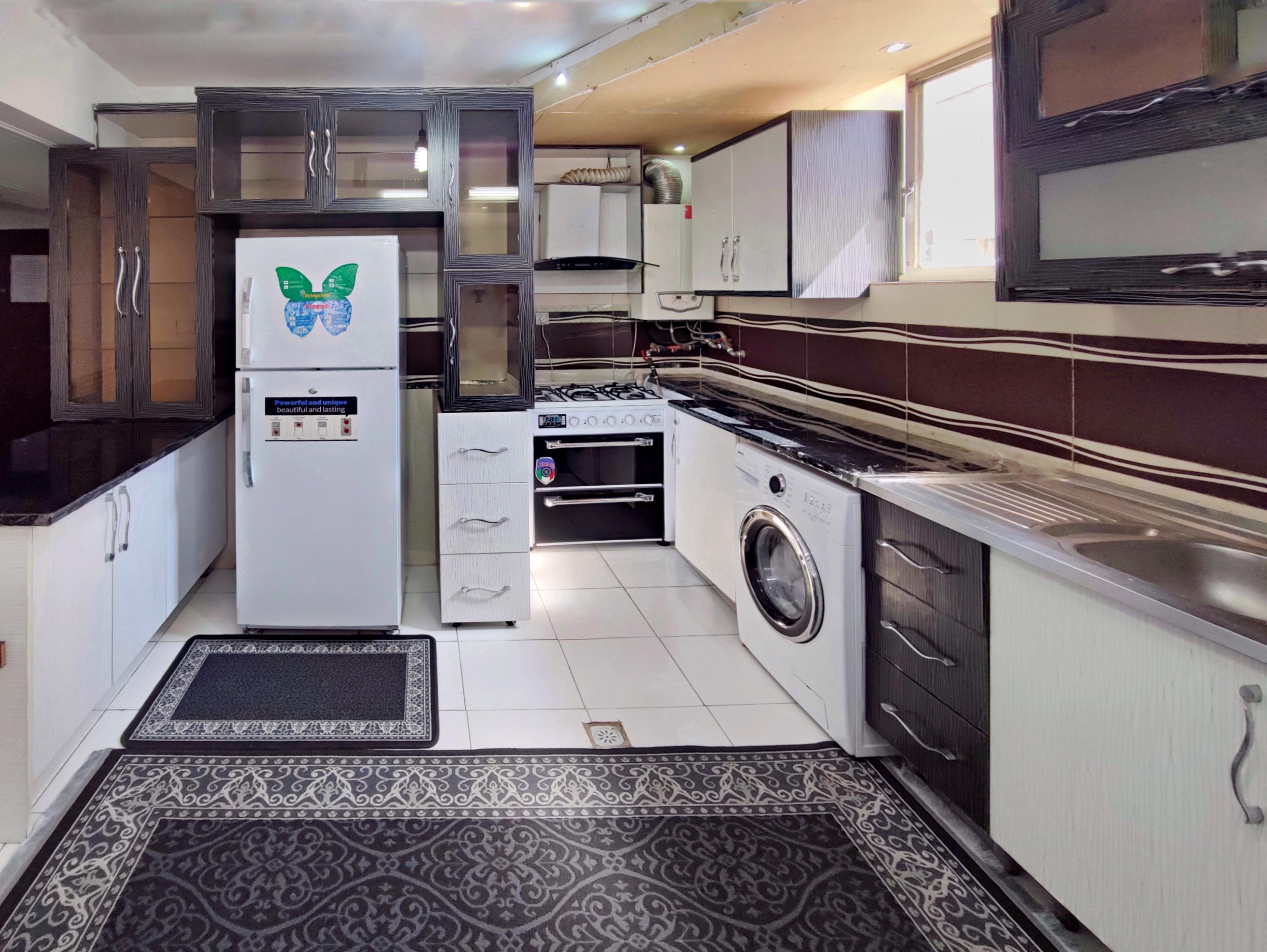 آپارتمان دو خوابه نوساز کنار آرامگاه حافظ شیراز