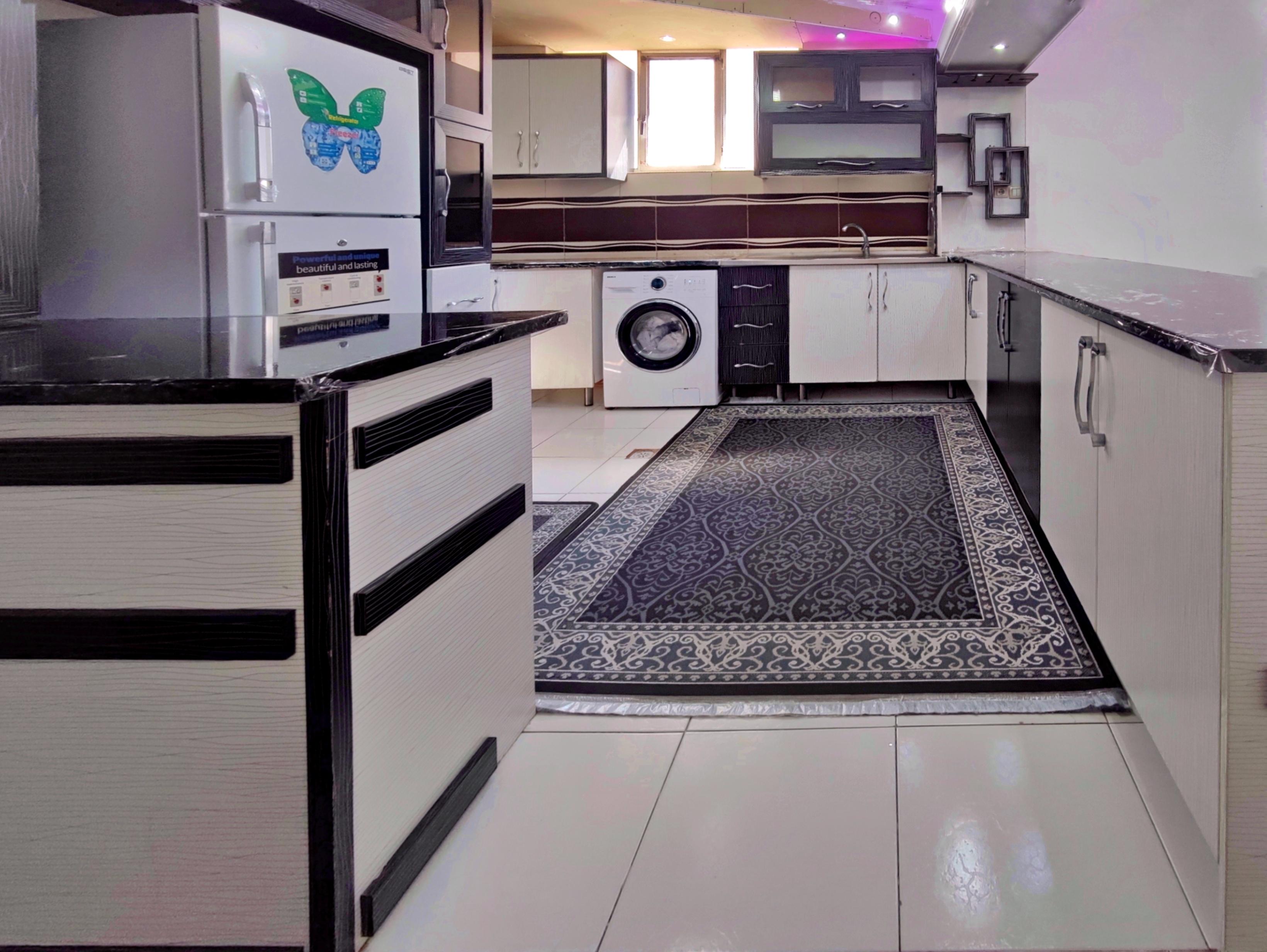 آپارتمان دو خوابه نوساز کنار آرامگاه حافظ شیراز