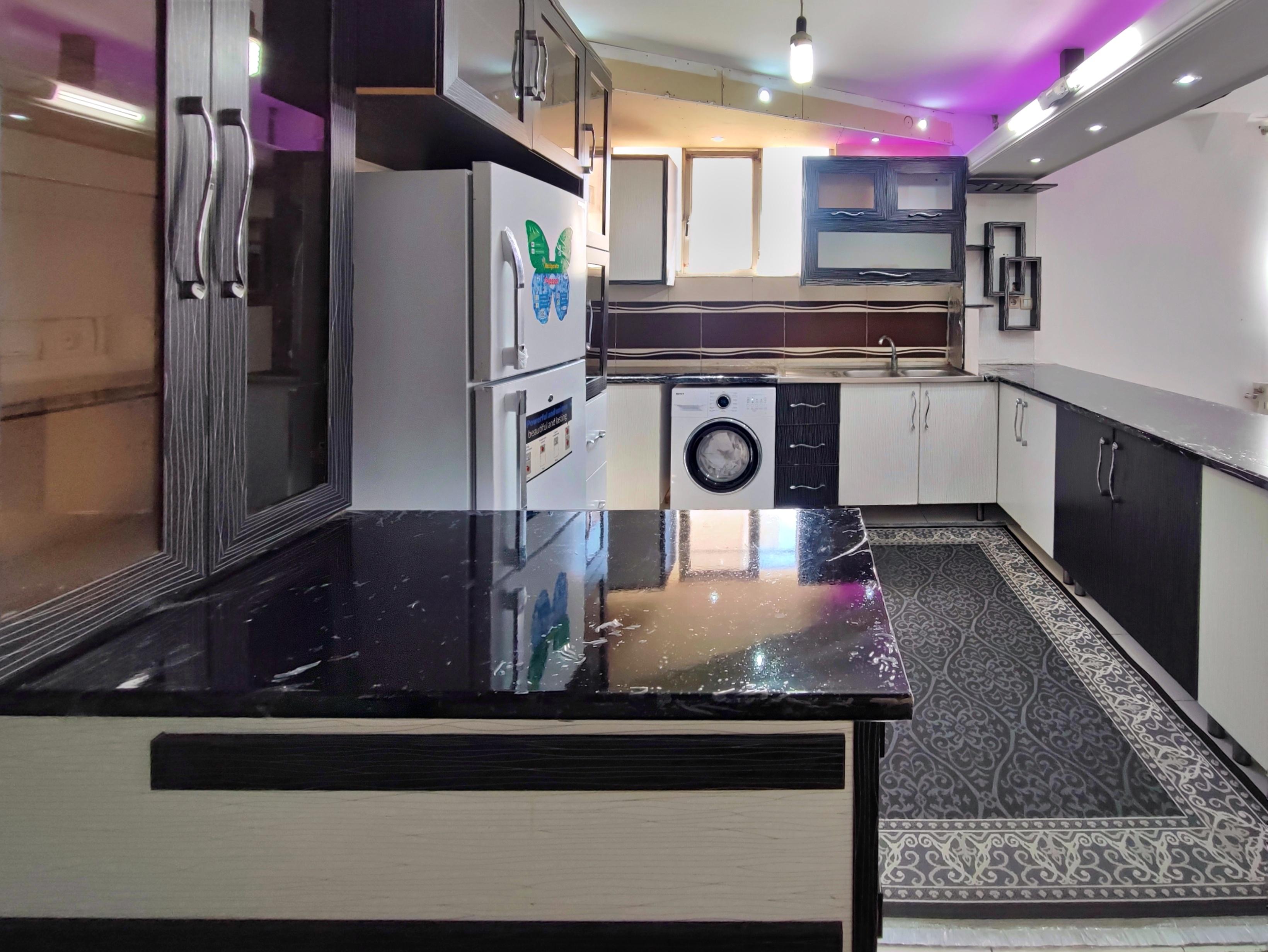 آپارتمان دو خوابه نوساز کنار آرامگاه حافظ شیراز