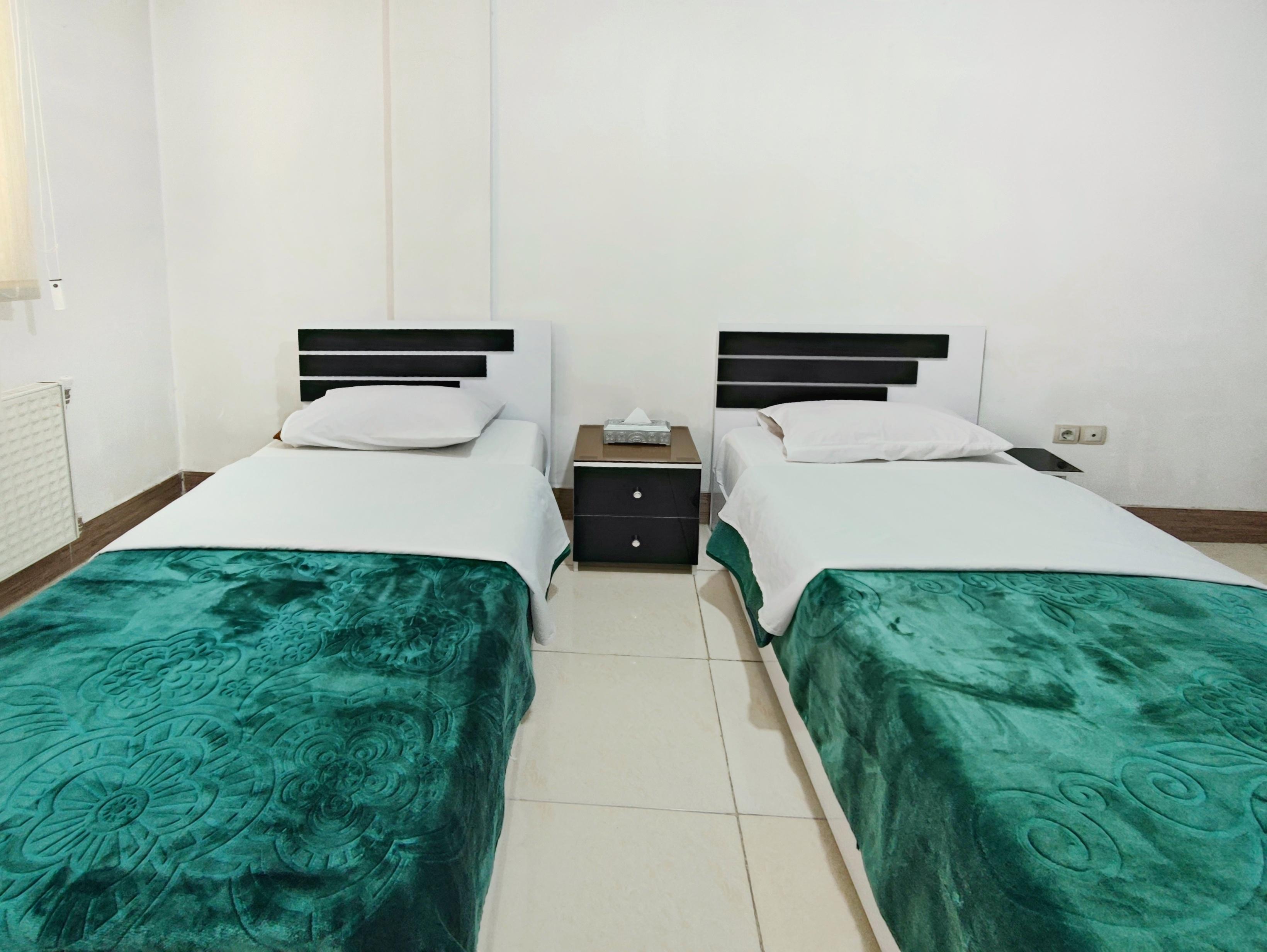 آپارتمان دو خوابه نوساز کنار آرامگاه حافظ شیراز