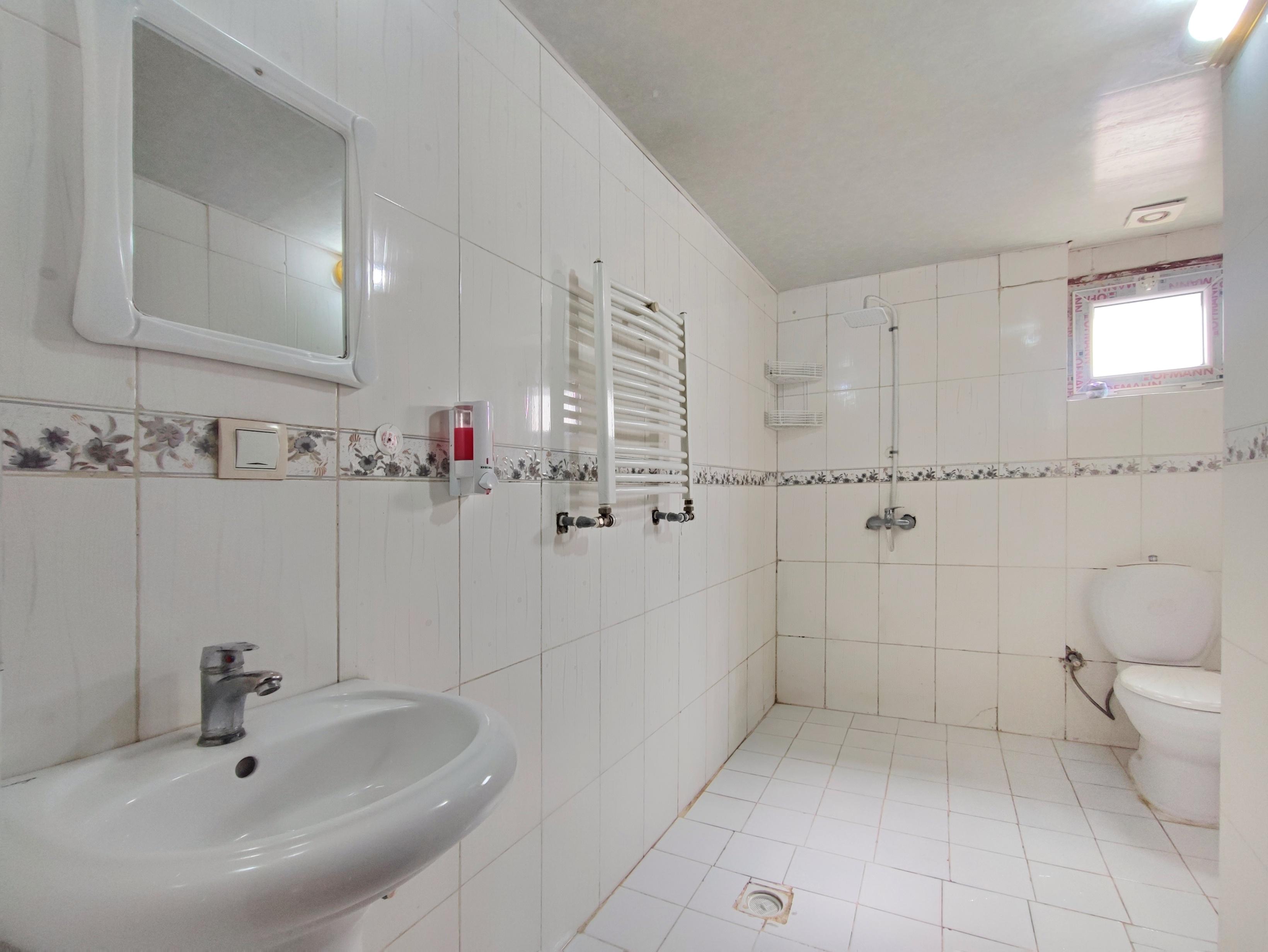 آپارتمان دو خوابه نوساز کنار آرامگاه حافظ شیراز