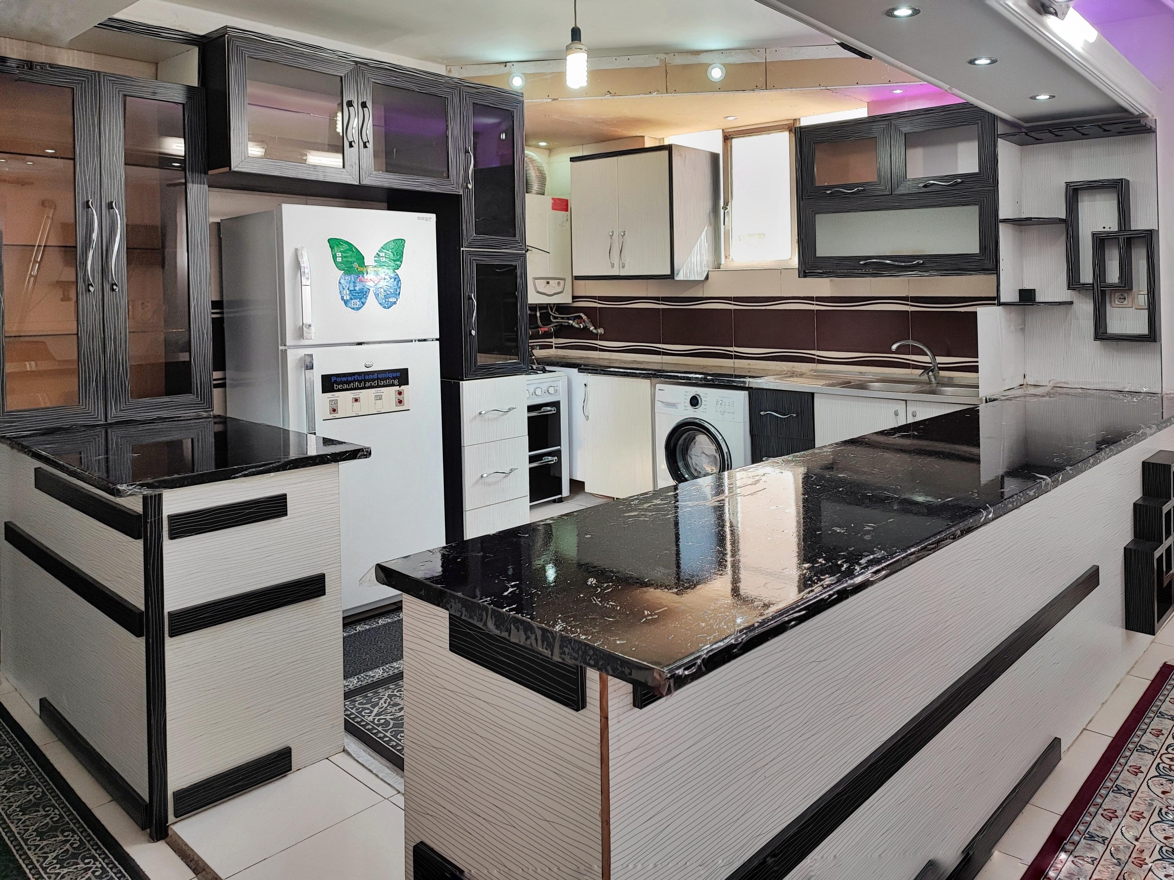 آپارتمان دو خوابه نوساز کنار آرامگاه حافظ شیراز