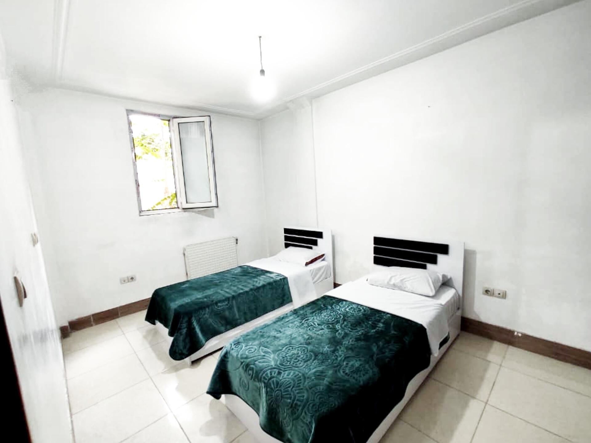 آپارتمان دو خوابه نوساز کنار آرامگاه حافظ شیراز