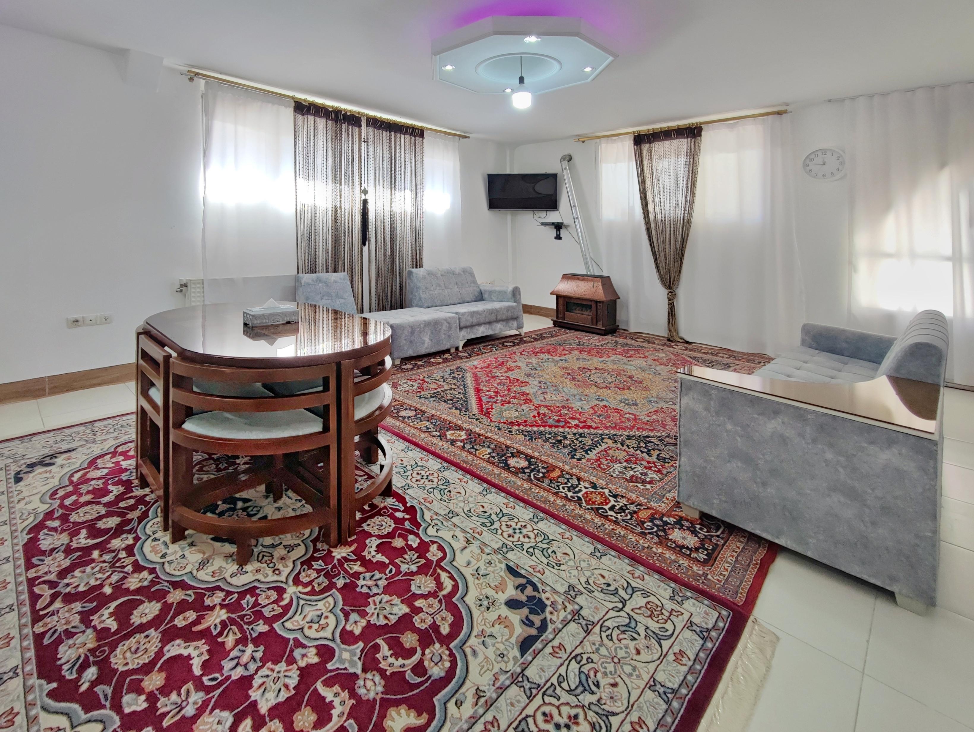 آپارتمان دو خوابه نوساز کنار آرامگاه حافظ شیراز