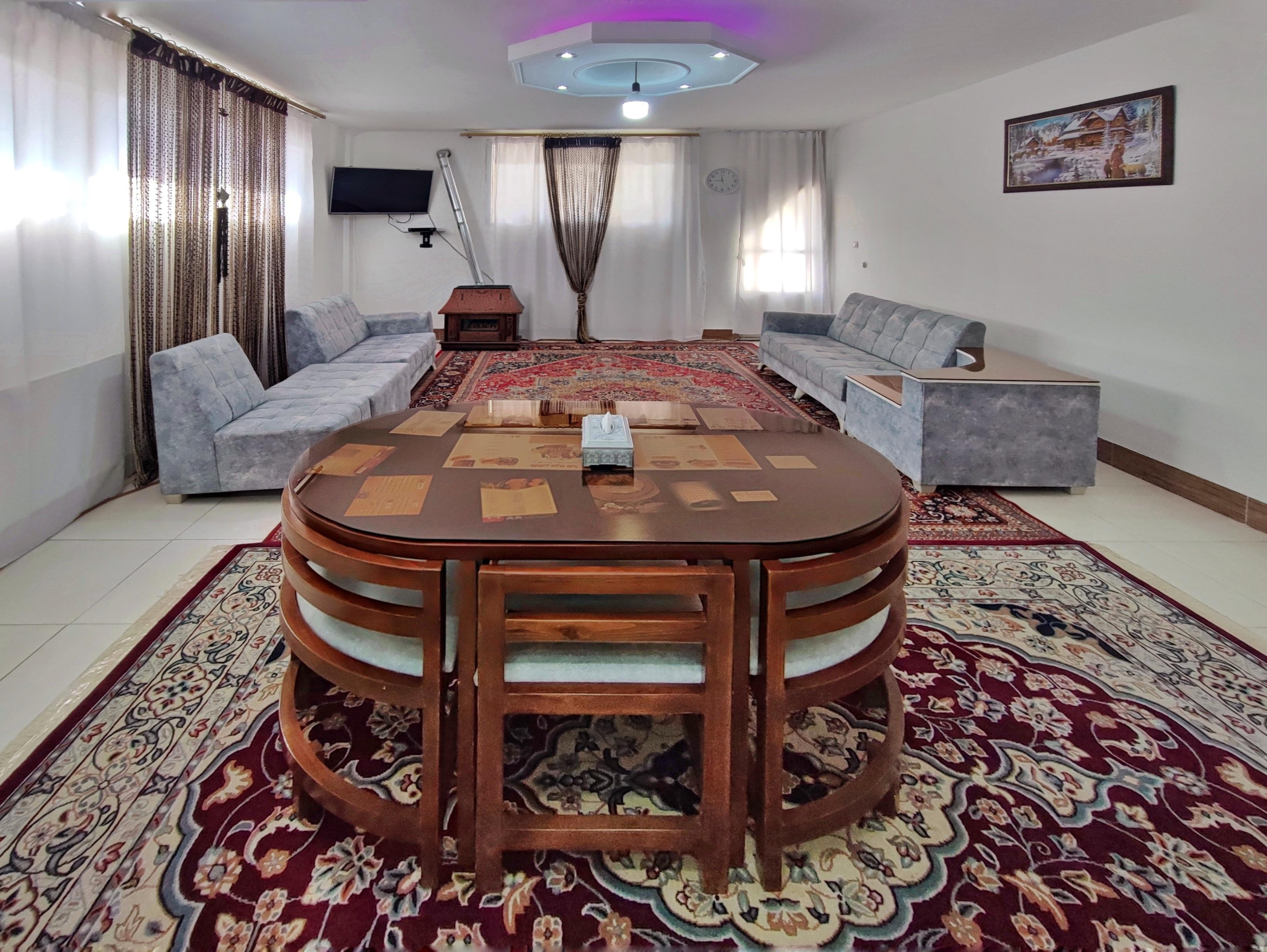 آپارتمان دو خوابه نوساز کنار آرامگاه حافظ شیراز