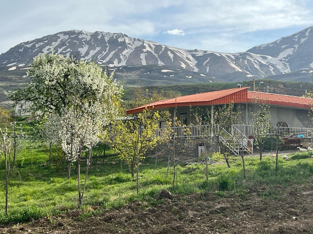 باغ ویلا دو خوابه آبشار آب سفید در الیگودرز