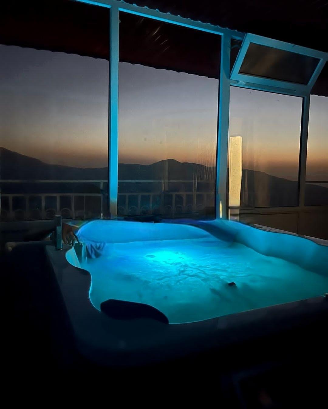 واحد ایلیاد دارای جکوزی با تراسی چشم نواز