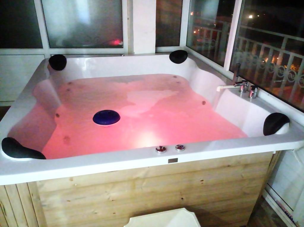 واحد ایلیاد دارای جکوزی با تراسی چشم نواز