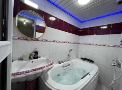 واحد لوکس با جکوزی در معالی آباد