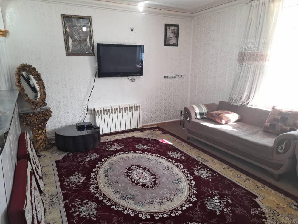 دوخوابه نزدیک دریاچه زریبار فیله قوس