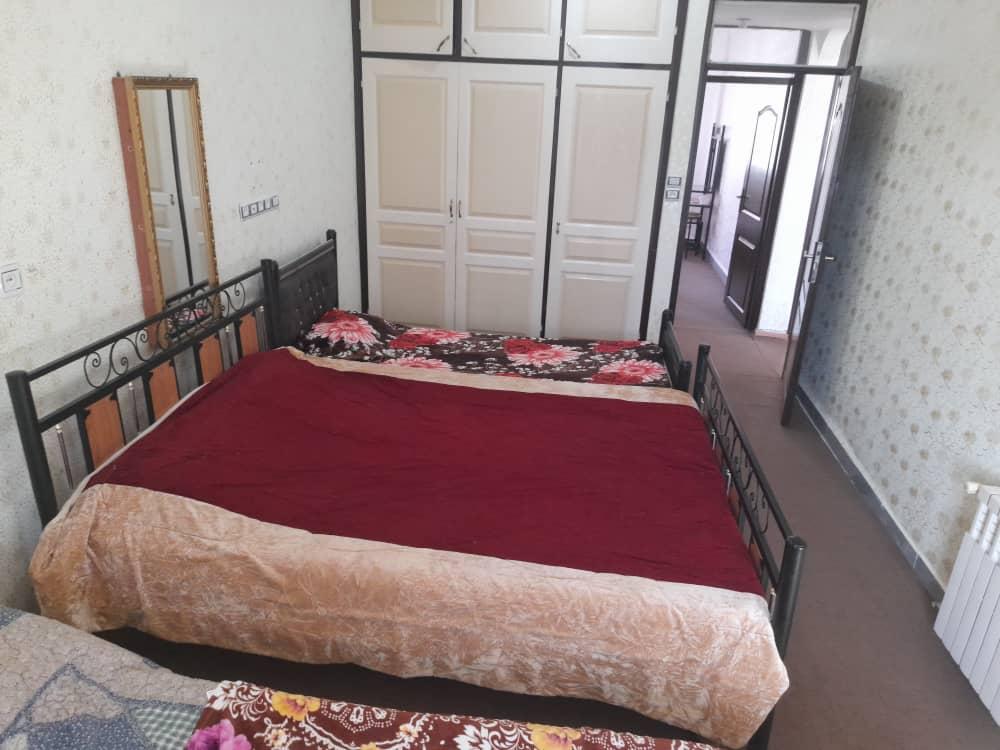 دوخوابه نزدیک دریاچه زریبار فیله قوس