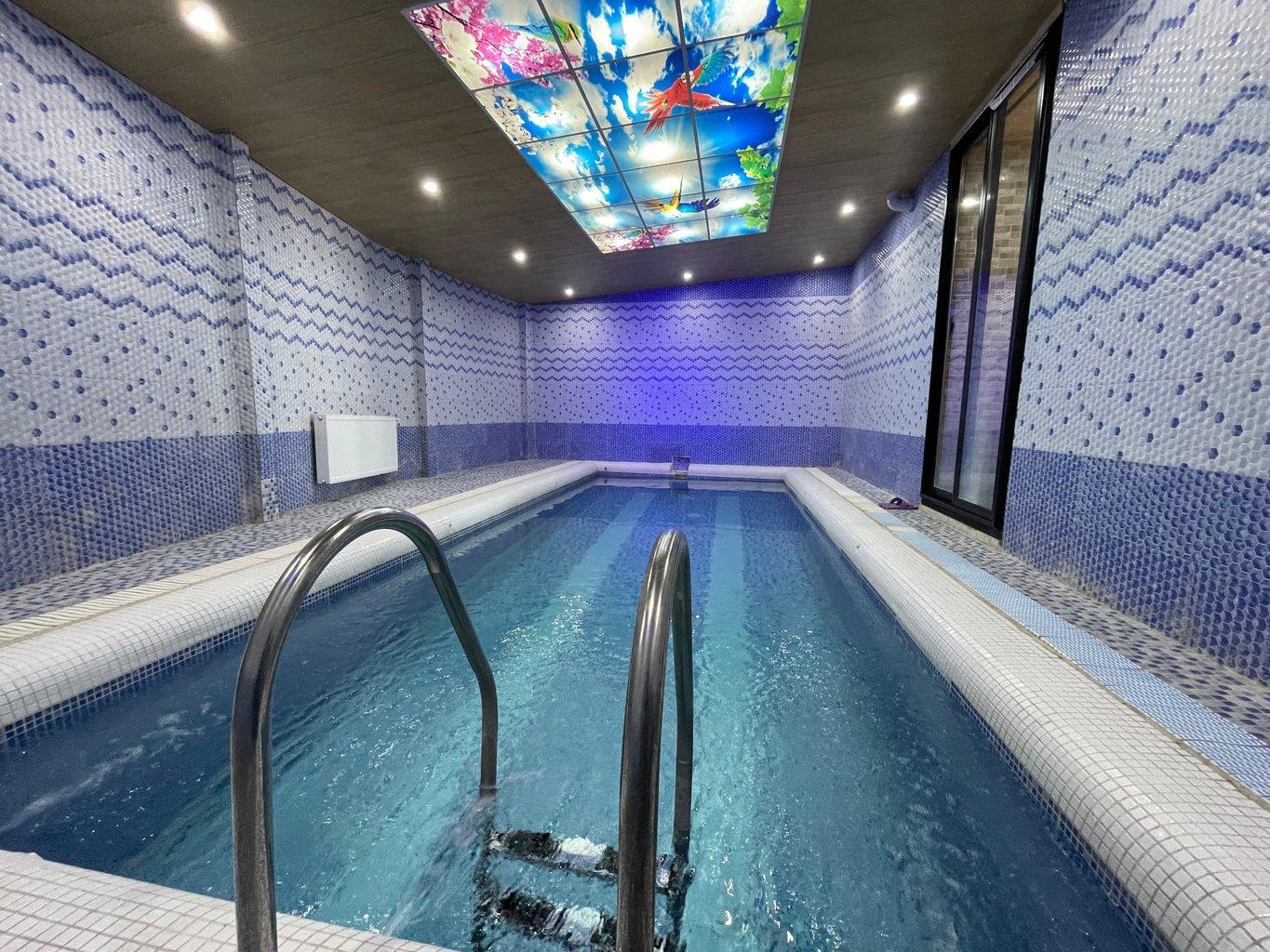 کلبه دوخوابه استخردار آبگرم رومئو