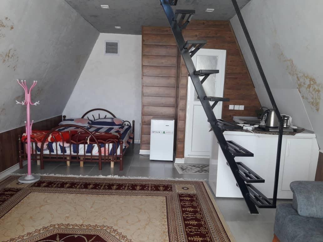 کلبه سوئیسی کوهستان 1 روستای بیاره