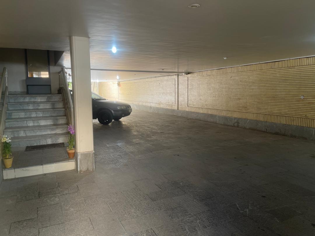 اجاره واحد تک خواب در میدان انقلاب