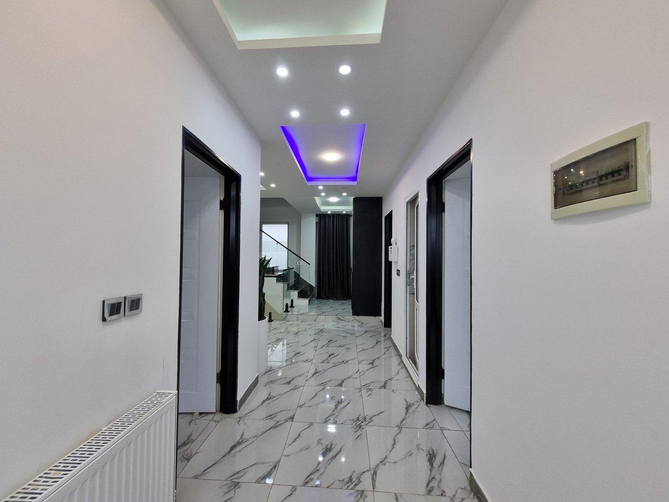 ویلای تریپلکس سیترین با استخر روباز و سرپوشیده