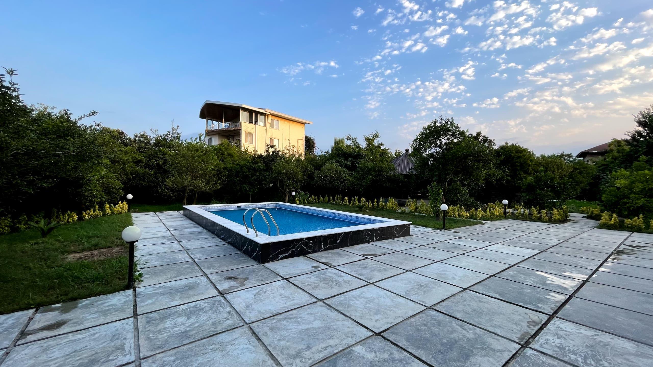 ویلاباغ چهارخواب استخرروباز سِرنا