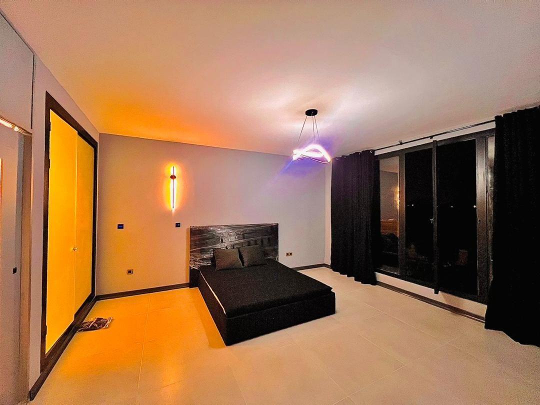 ویلا لوکس با استخر روباز در دینکان شیراز