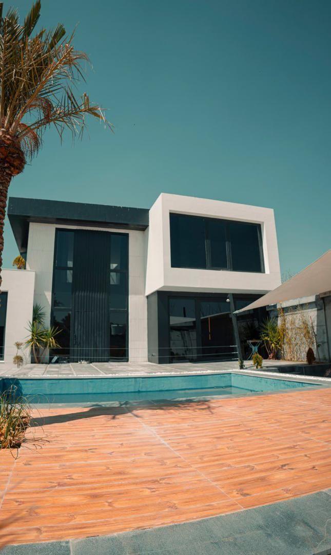 ویلا لوکس با استخر روباز در دینکان شیراز