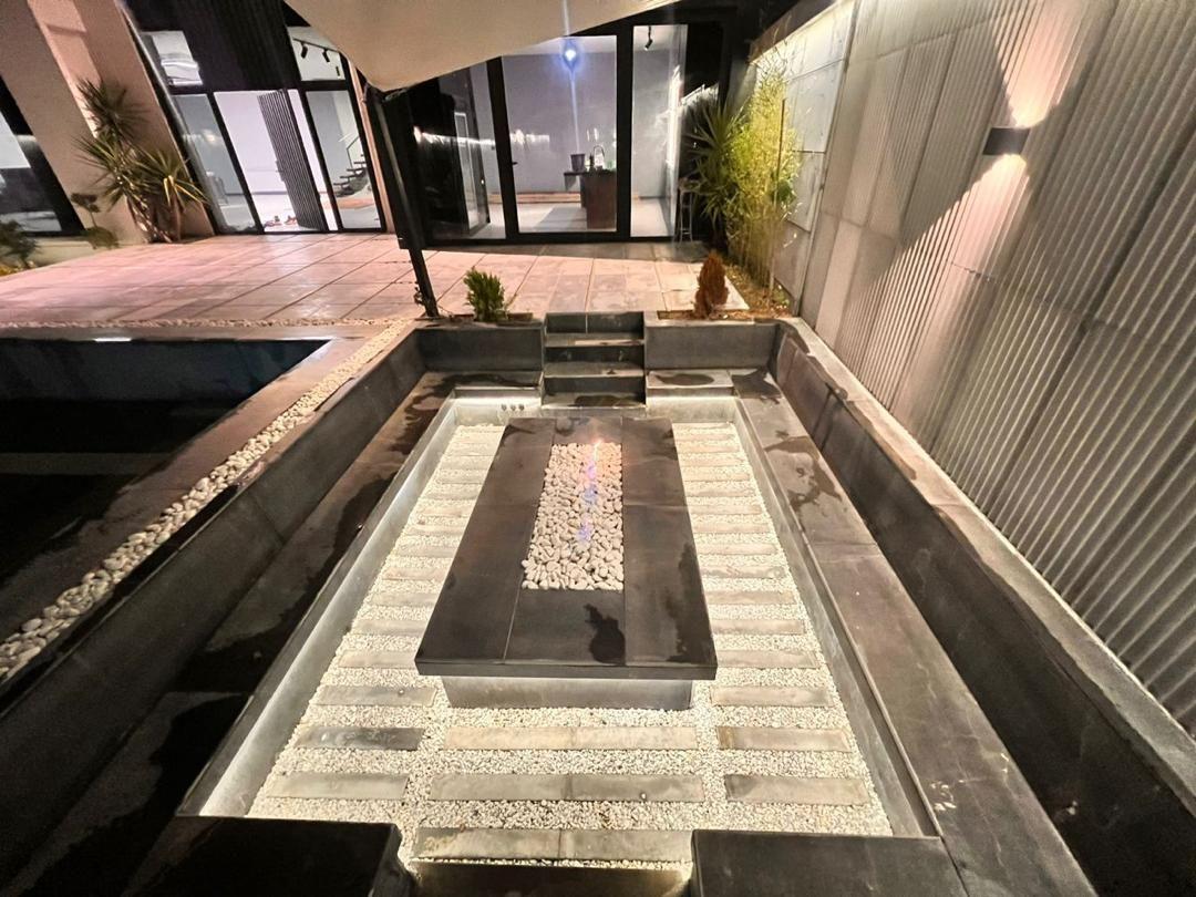 ویلا لوکس با استخر روباز در دینکان شیراز