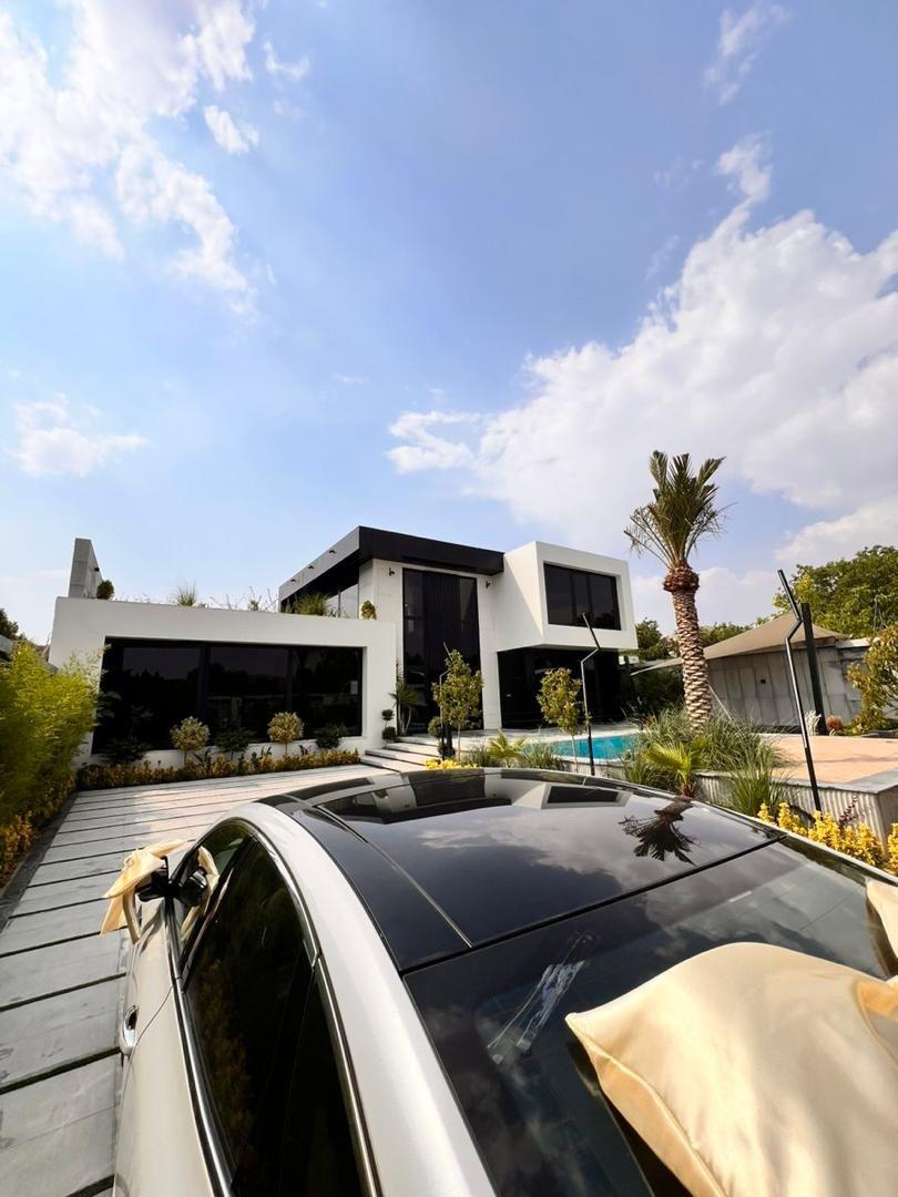 ویلا لوکس با استخر روباز در دینکان شیراز