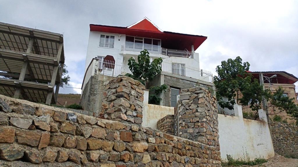 ویلای کوهستانی با چشم اندازی محشر