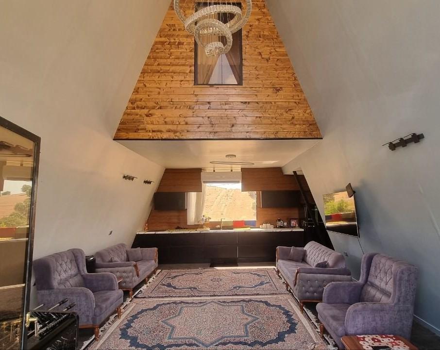 کلبه سوئیسی با جکوزی در خرم آباد