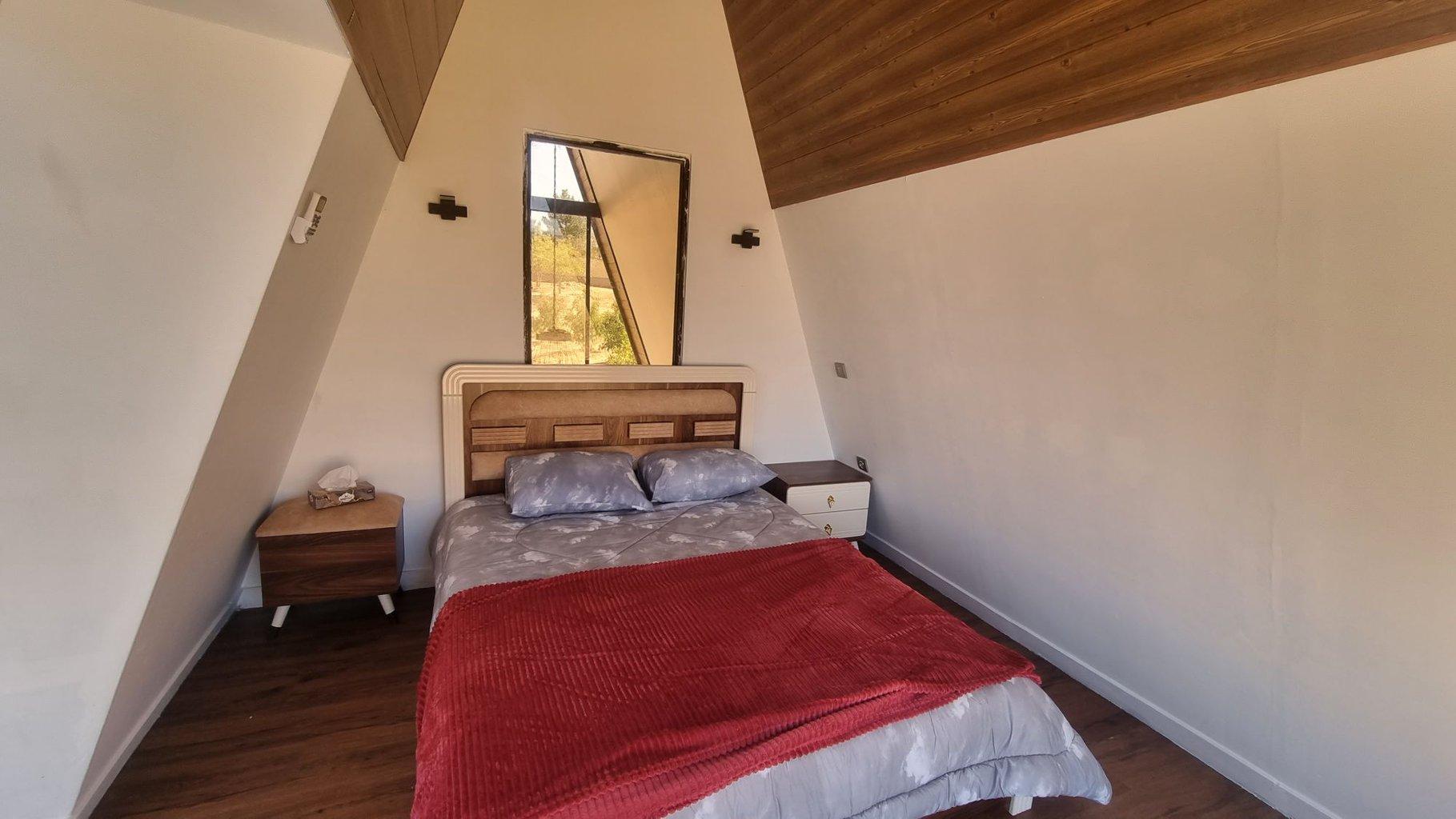 کلبه سوئیسی با جکوزی در خرم آباد