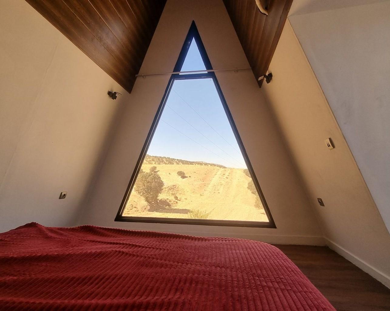 کلبه سوئیسی با جکوزی در خرم آباد