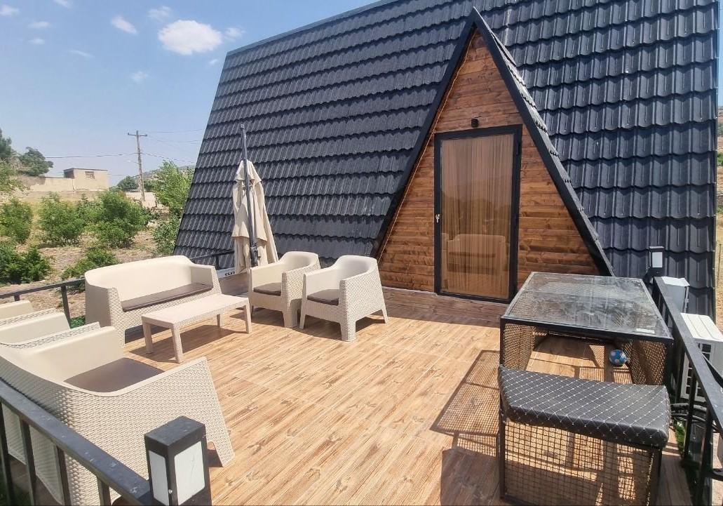 کلبه سوئیسی با جکوزی در خرم آباد