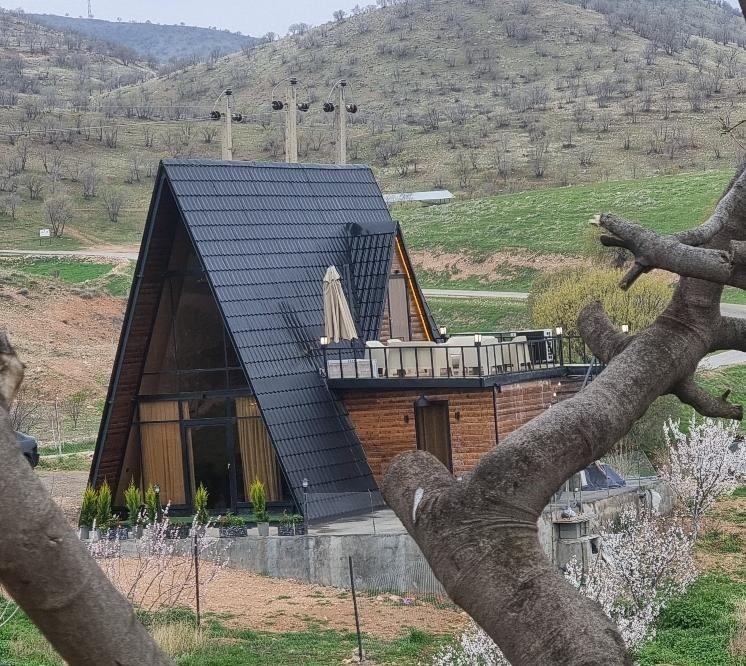 کلبه سوئیسی با جکوزی در خرم آباد