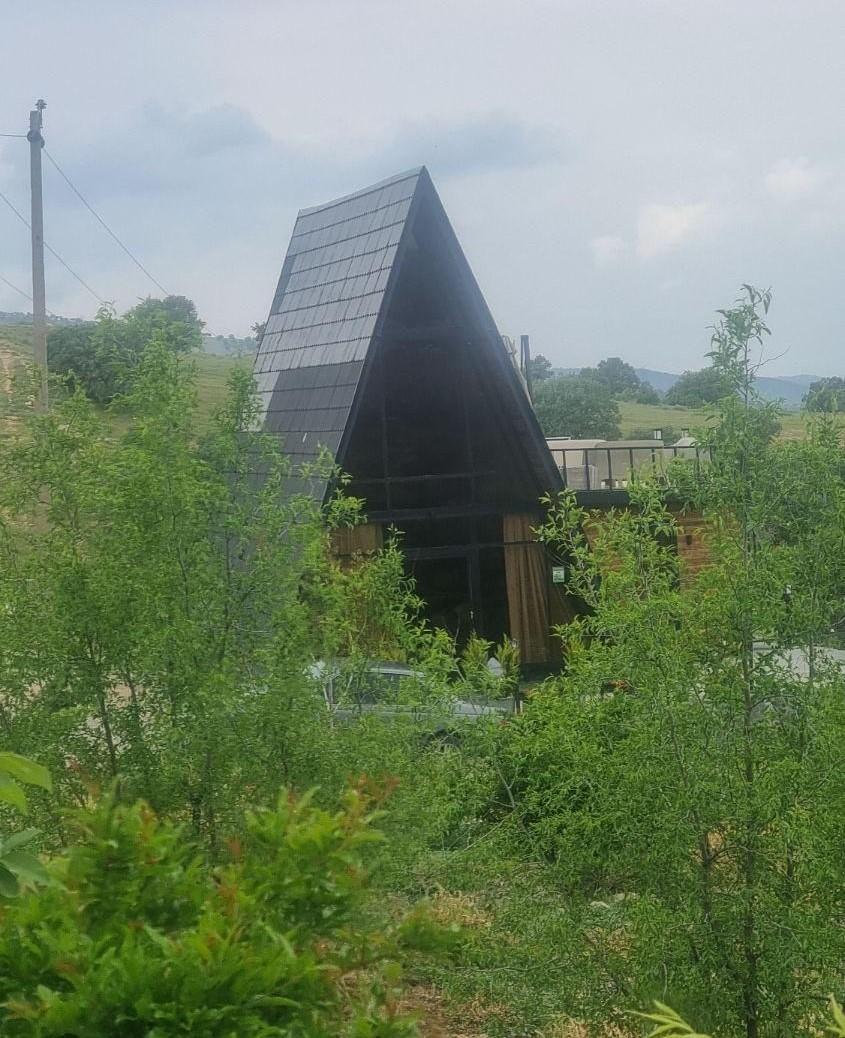 کلبه سوئیسی با جکوزی در خرم آباد