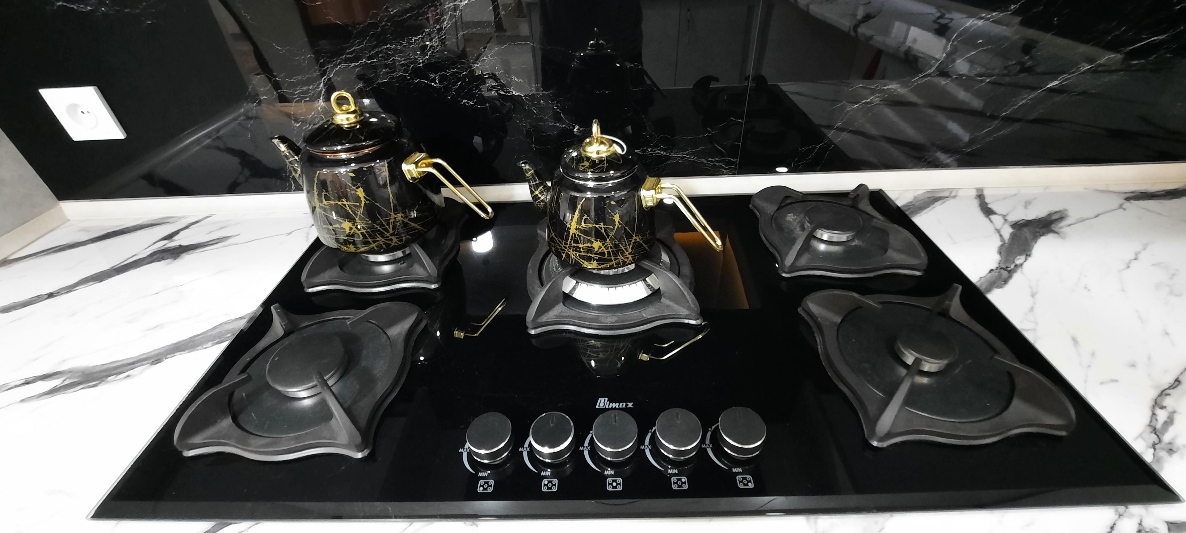 ویلا کنار رودخانه چشم انداز کوه و جنگل